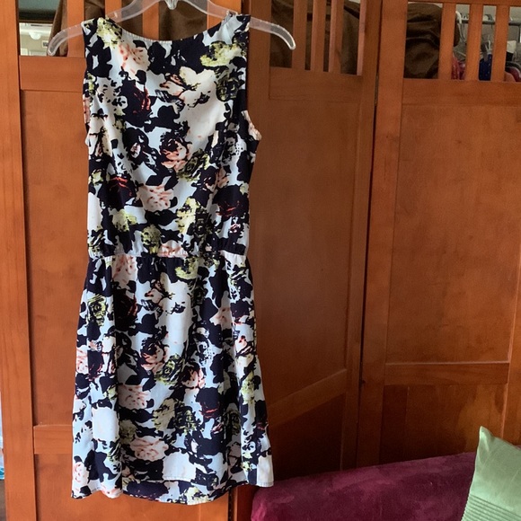 GAP Shawl Neckline Sleeveless Dress - Picture 2 of 5